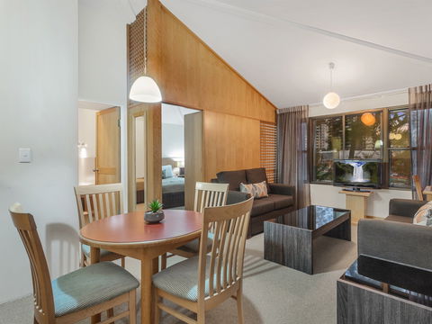 The Airport International Motel - Accommodation Resorts 11