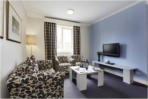 Collins Hotel - Accommodation Resorts 1