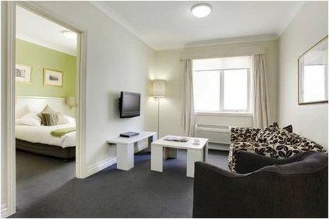 Collins Hotel - Accommodation Resorts 2