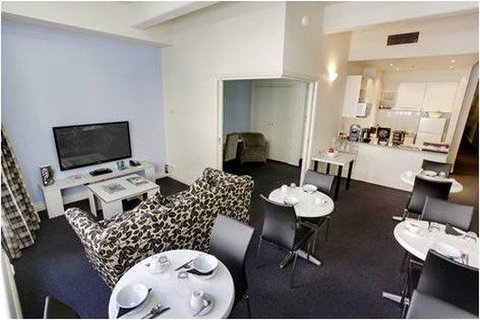 Collins Hotel - Accommodation Resorts 3