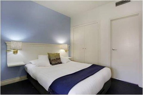 Collins Hotel - Accommodation Resorts 5