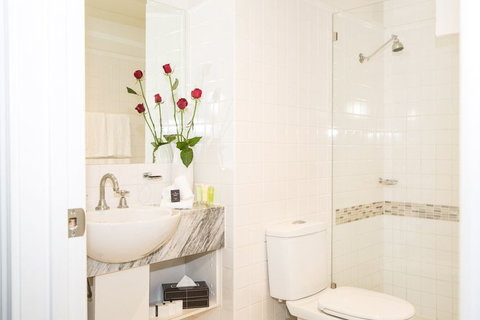 Collins Hotel - Accommodation Resorts 12