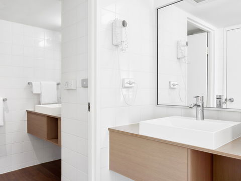 Ibis Hotel - Accommodation Resorts 7
