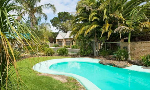 Tropicana Motor Inn - Accommodation Resorts 0