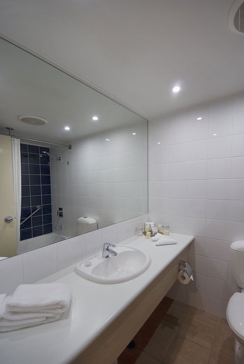 Outback Hotel & Lodge - Accommodation Resorts 3