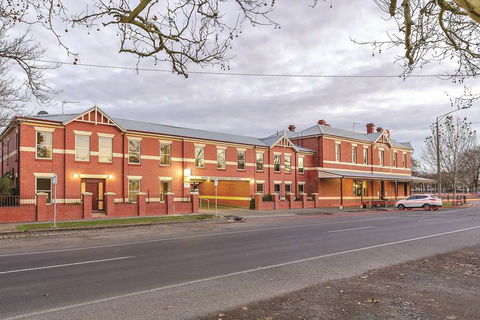 Lake Inn Ballarat - Accommodation Resorts 1