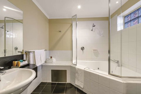 Lake Inn Ballarat - Accommodation Resorts 16