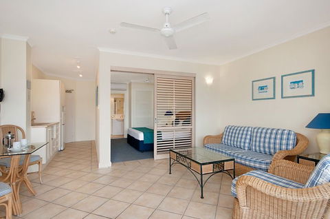 Macrossan House Boutique Holidays Apts - Accommodation Resorts 2