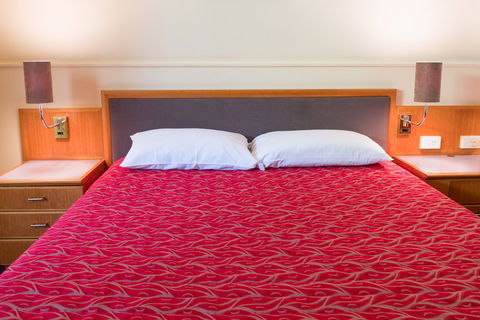The Q Motel - Accommodation Resorts 2