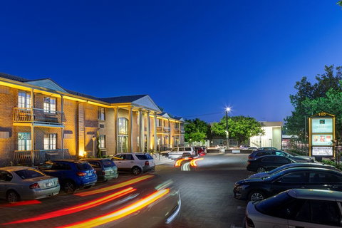 Adelaide Inn - Accommodation Resorts 0