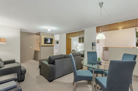 The Airport International Motel - Accommodation Resorts 7
