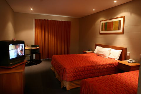 Outback Hotel & Lodge - Accommodation Resorts 2