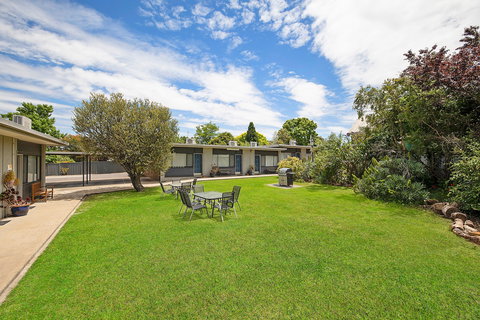 Hamilton Lakeside Motel - Accommodation Resorts 1