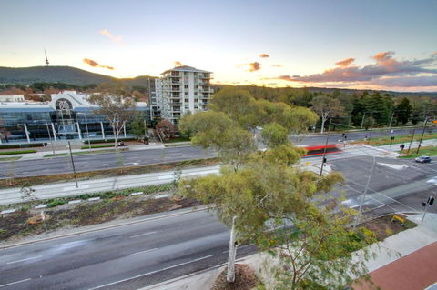 IQ Smart Apartments 704 Braddon ACT - Accommodation Resorts 6