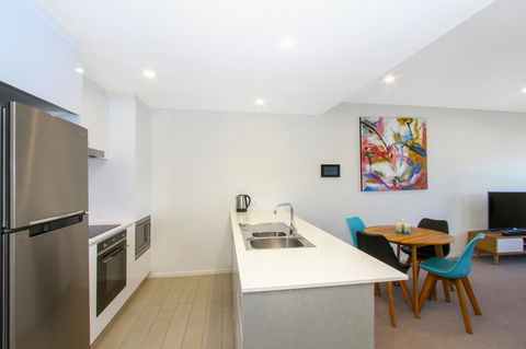 IQ Smart Apartments 704 Braddon ACT - Accommodation Resorts 4