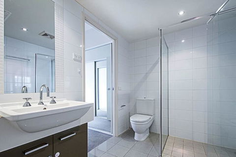 Spacious 1BR Stylish New Acton Apartment +Parking - Accommodation Resorts 9