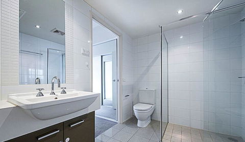 Spacious 1BR Stylish New Acton Apartment +Parking - Accommodation Resorts 3