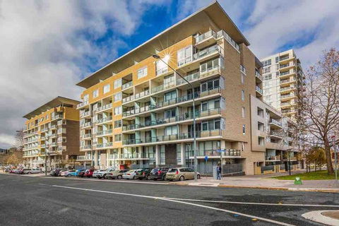 Spacious 1BR Stylish New Acton Apartment +Parking - Accommodation Resorts 13
