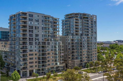 Spacious 1BR Stylish New Acton Apartment +Parking - Accommodation Resorts 12