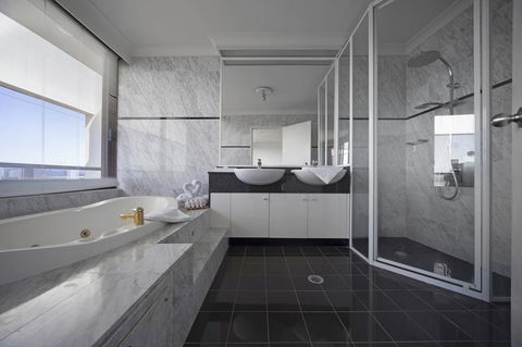 BreakFree Capital Tower Apartments - Accommodation Resorts 36