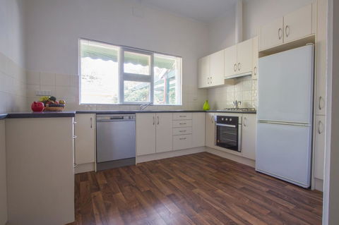 Cowan Street Bungalow - Accommodation Resorts 11