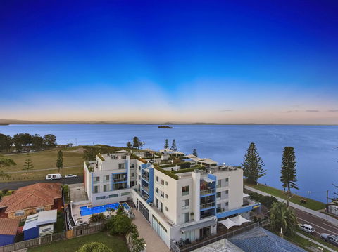 Lakeside Waterfront Apartment The Entrance - Accommodation Resorts 16
