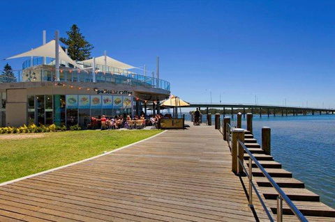 Lakeside Waterfront Apartment The Entrance - Accommodation Resorts 40