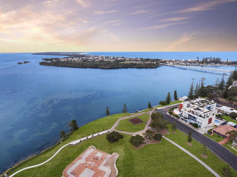 Lakeside Waterfront Apartment The Entrance - Accommodation Resorts 18
