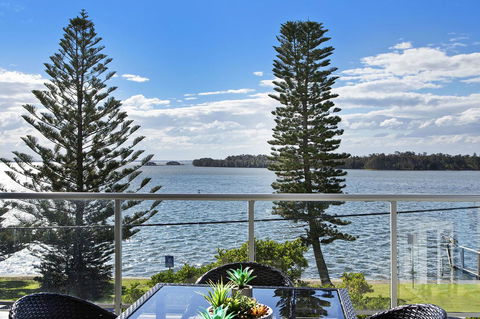 Lakeside Waterfront Apartment The Entrance - Accommodation Resorts 29