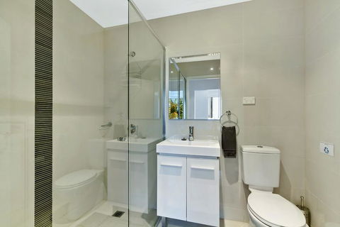 Lakeside Waterfront Apartment The Entrance - Accommodation Resorts 11