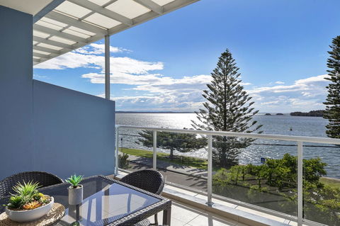 Lakeside Waterfront Apartment The Entrance - Accommodation Resorts 31