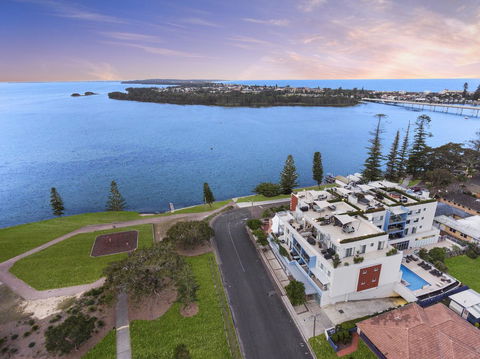 Lakeside Waterfront Apartment The Entrance - Accommodation Resorts 17