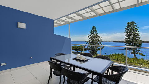 Lakeside Waterfront Apartment The Entrance - Accommodation Resorts 32