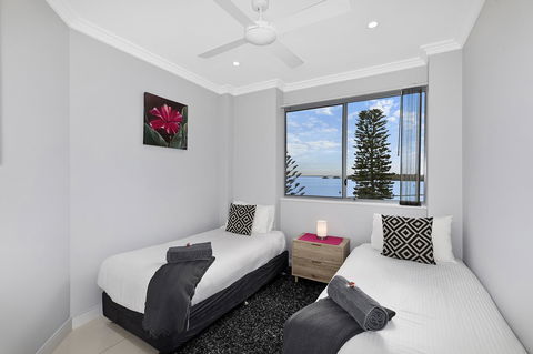 Lakeside Waterfront Apartment The Entrance - Accommodation Resorts 9