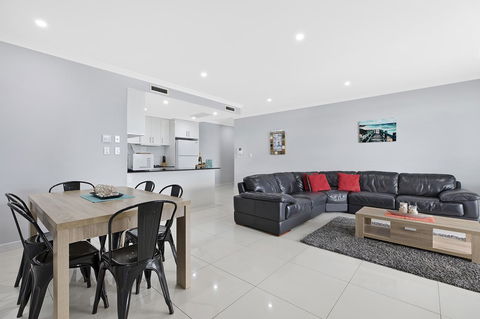 Lakeside Waterfront Apartment The Entrance - Accommodation Resorts 5