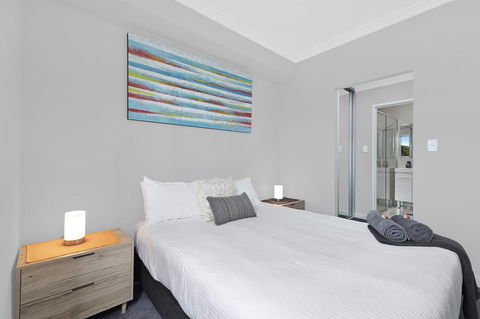 Lakeside Waterfront Apartment The Entrance - Accommodation Resorts 8