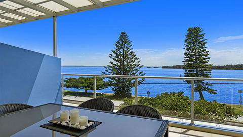 Lakeside Waterfront Apartment The Entrance - Accommodation Resorts 0