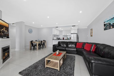 Lakeside Waterfront Apartment The Entrance - Accommodation Resorts 4