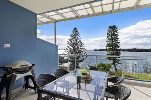 Lakeside Waterfront Apartment The Entrance - Accommodation Resorts 30