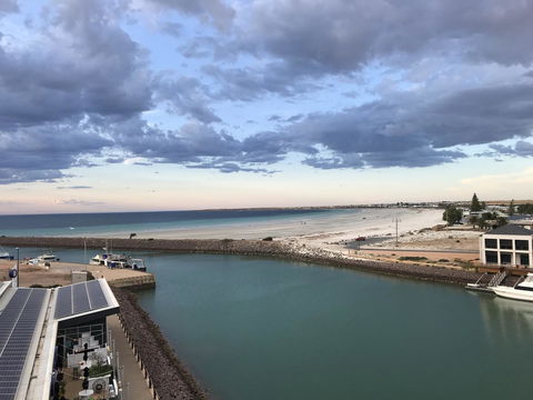 Ocean View Luxury Apartment & Suite - Accommodation Resorts 2