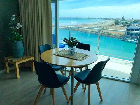 Ocean View Luxury Apartment & Suite - Accommodation Resorts 21