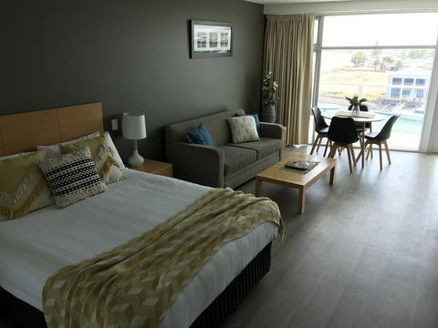 Ocean View Luxury Apartment & Suite - Accommodation Resorts 25