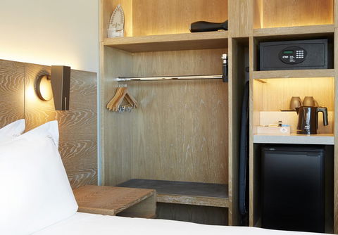 Holiday Inn Express Adelaide City Centre, An IHG Hotel - Accommodation Resorts 9