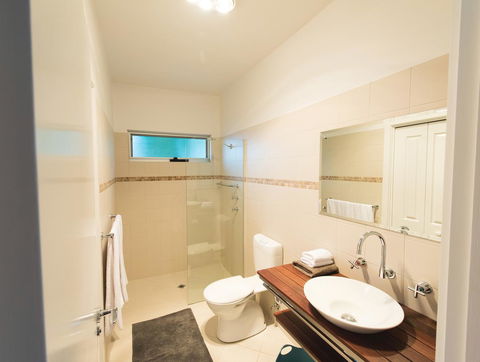 S T U D I O 22 Peaceful Retreat With Garden Views - Accommodation Resorts 6