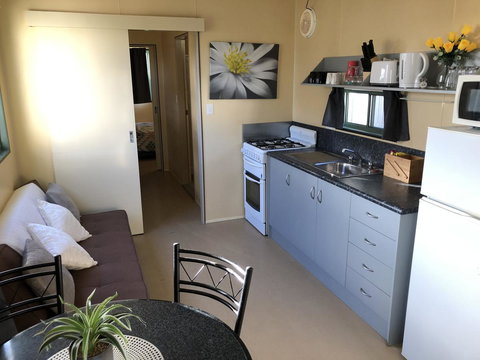 Rocks Retreat Cabin - Dolphin - Accommodation Resorts 6