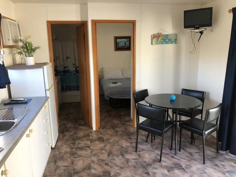 Rocks Retreat Cabin - Dolphin - Accommodation Resorts 4