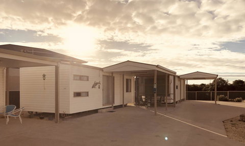 Rocks Retreat Cabin - Dolphin - Accommodation Resorts 2