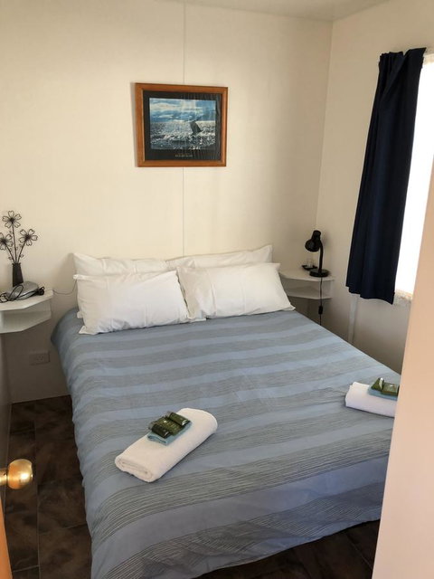 Rocks Retreat Cabin - Dolphin - Accommodation Resorts 5