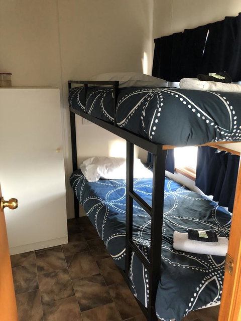 Rocks Retreat Cabin - Dolphin - Accommodation Resorts 3