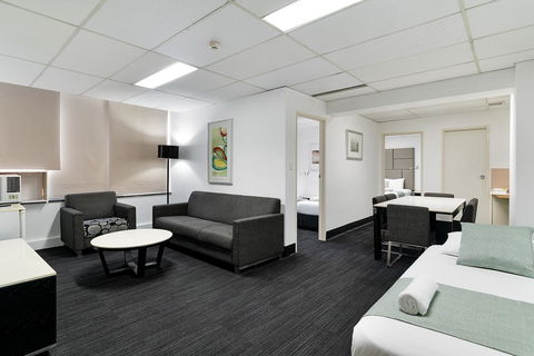 Cosmo On Bank - Accommodation Resorts 5